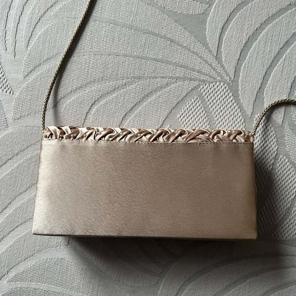 Elegant Woven Clutch in Champagne - Picture 5 of 7